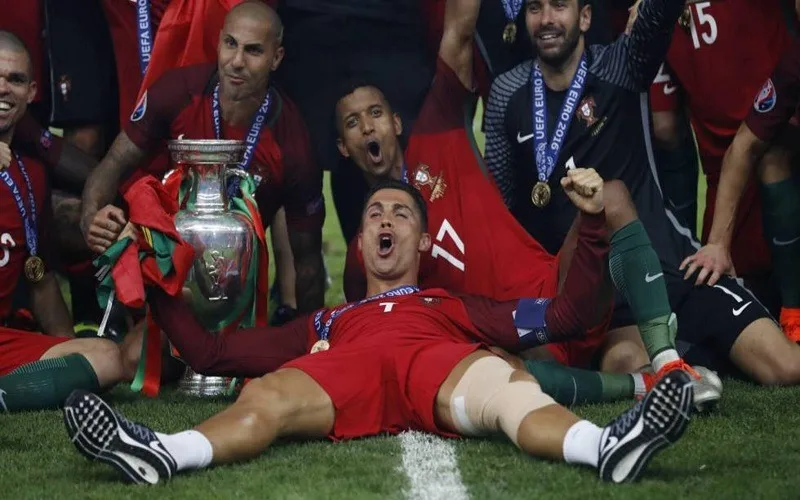 euro may nam mot lan giai dau bong da danh gia nhat chau au