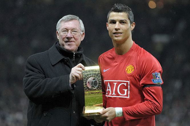 Nhờ Sir Alex Ferguson, Ronaldo từ một cầu thủ chạy cánh giàu kỹ thuật trở thành ngôi sao tấn công toàn diện
