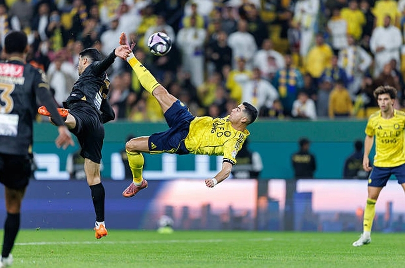 Ở độ tuổi “U50”, Ronaldo vẫn ghi bàn đều đặn cho Al Nassr
