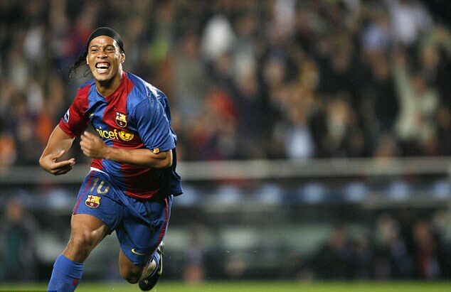 Ronaldinho nổi tiếng với kỹ thuật gì