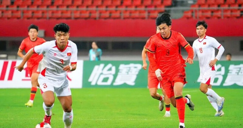 LB cần biết bó vào trung lộ để bọc lót khi trung vệ lệch trái bị kéo khỏi vị trí. 