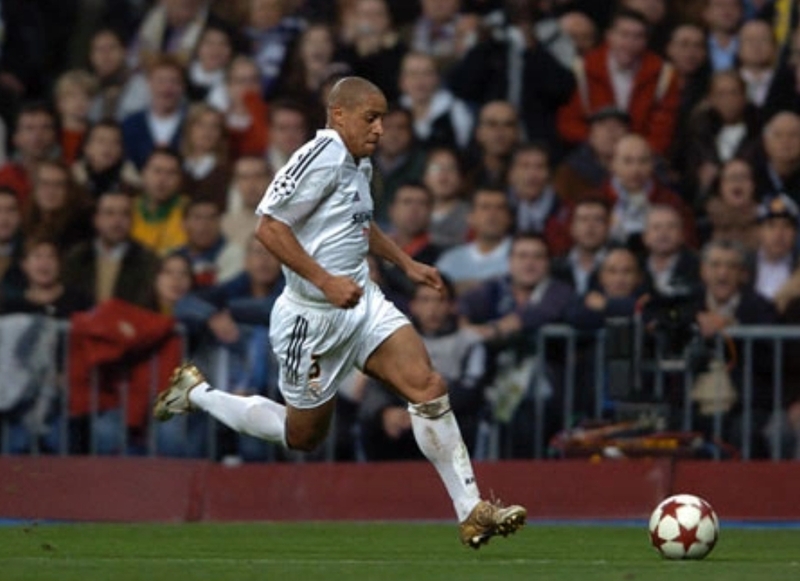 Những hậu vệ trái nổi bật như Roberto Carlos, Ashley Cole, Marcelo hay Andrew Robertson cho thấy sự đa dạng của vị trí LB. 
