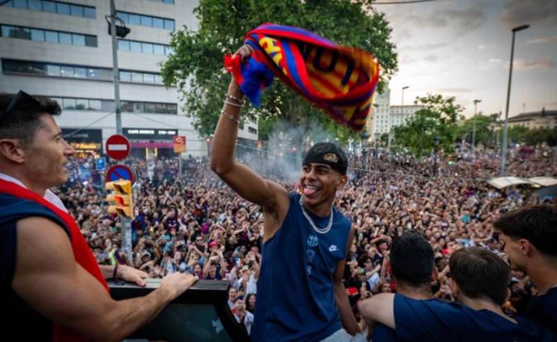 Với người hâm mộ Barcelona, Lamine Yamal đại diện cho niềm tin mới trong giai đoạn chuyển giao thế hệ. 