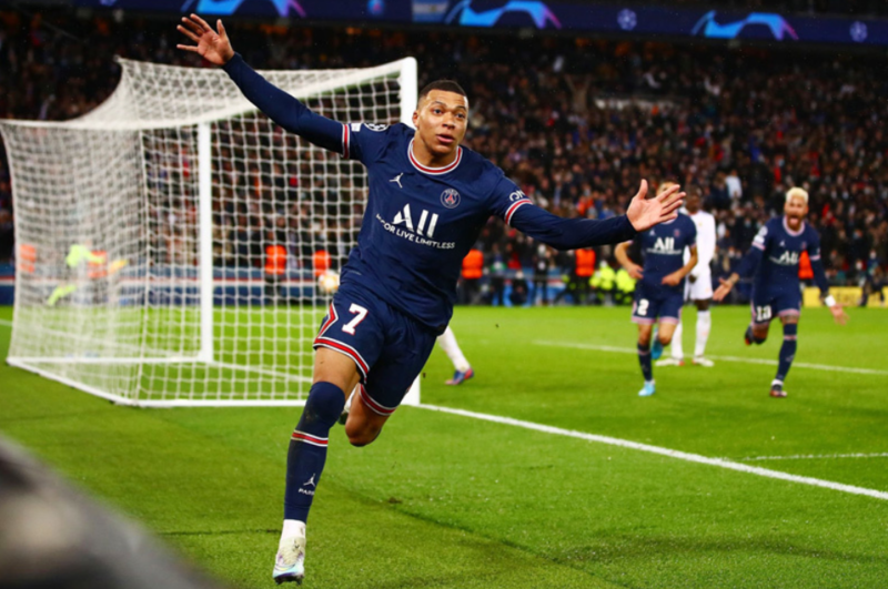 Phong độ ghi bàn, tốc độ và tầm ảnh hưởng giúp Mbappe trở thành lựa chọn nổi bật nhất mùa giải. 